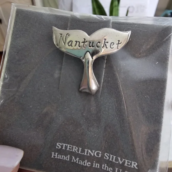 SHREVE, CRUMP & LOW Nantucket Whale Tail pin (CHAIN NOT INCLUDED) - Picture 5 of 11